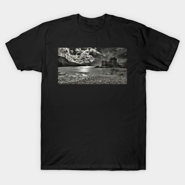 Eilean Donan Castle-Scotland. T-Shirt by dhphotography